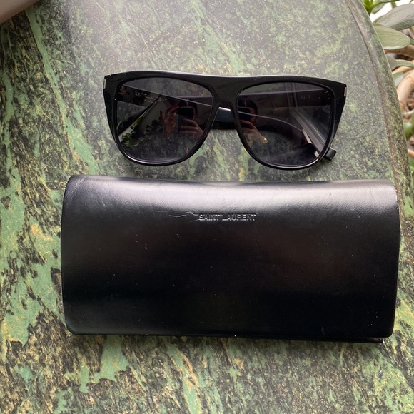 Saint Laurent black sunglasses. Style: SL1. - Picture 6 of 7